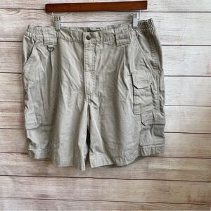 5.11 TACTICAL SHORTS IN KHAKI‎